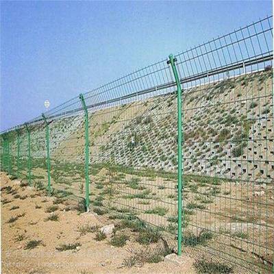 守护安全与边界 铁丝防护网、道路护栏网与钢丝网围栏的应用与选择