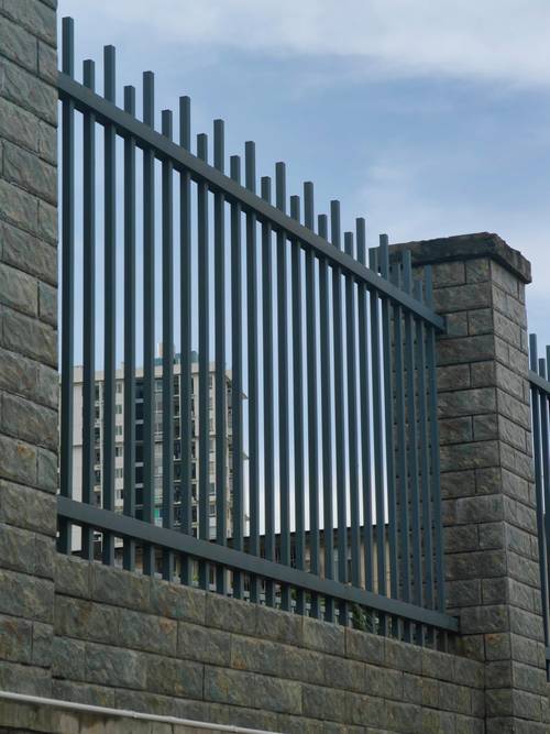 市政围栏护栏产品选购要点与源头工厂经验分享